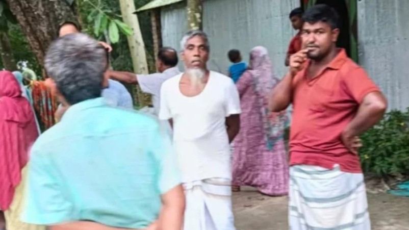 গণপিটুনিতে জামাই-শ্বশুরের মৃত্যুর ঘটনায় বিচারের দাবিতে সড়ক অবরোধ